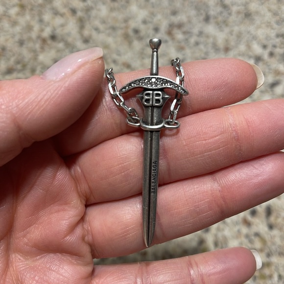 GOTH SWORD NECKLACE IN ANTIQUE SILVER - Picture 1 of 5